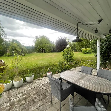 Spacious With Large Plot By Bureso 슬랜저럽