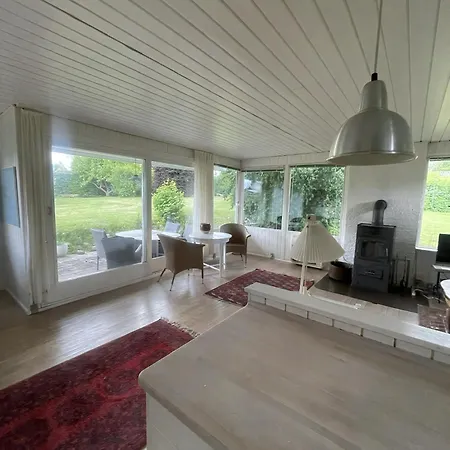 펜션 Spacious With Large Plot By Bureso 슬랜저럽